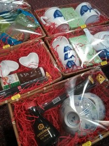 Wai Yee Hong Gift Hampers