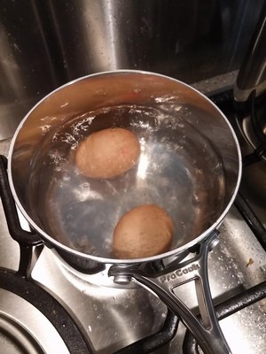 Boiling Eggs (White Curry Noodles)