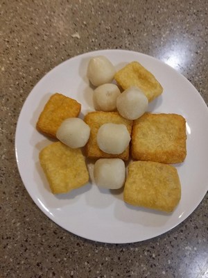 Fish Balls and Tofu Puffs (White Curry Noodles) Fish Balls and Tofu Puffs (White Curry Noodles)