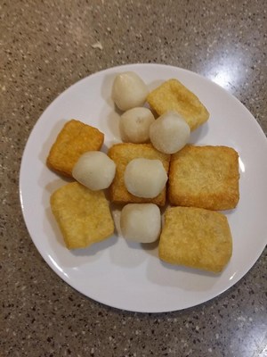 Fish Balls and Tofu Puffs (White Curry Noodles)