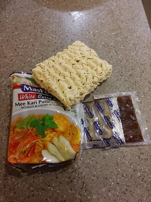 Packet Contents (White Curry Noodles) Packet Contents (White Curry Noodles)